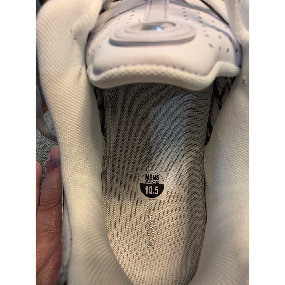 Nike Shox R4 White Black Metallic Silver Graphic IB8174-100 Mens 10.5 - Picture 2 of 6